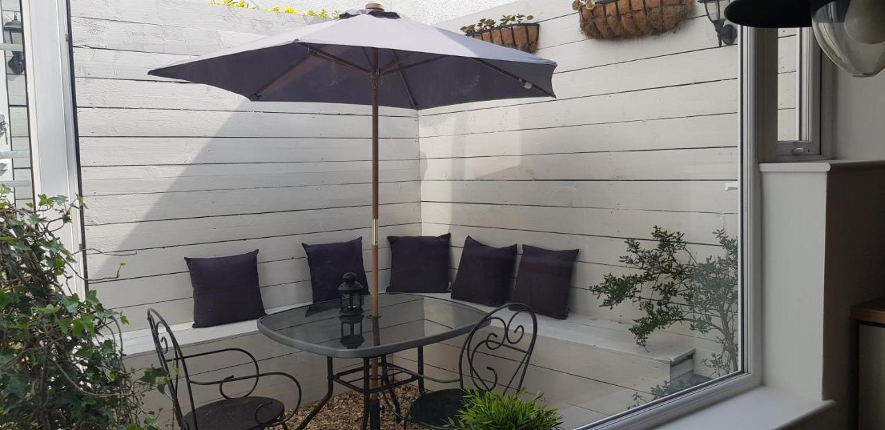 The Hideaway Villa Whitby Ngoại thất bức ảnh