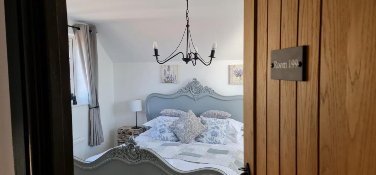 The Hideaway Villa Whitby Ngoại thất bức ảnh