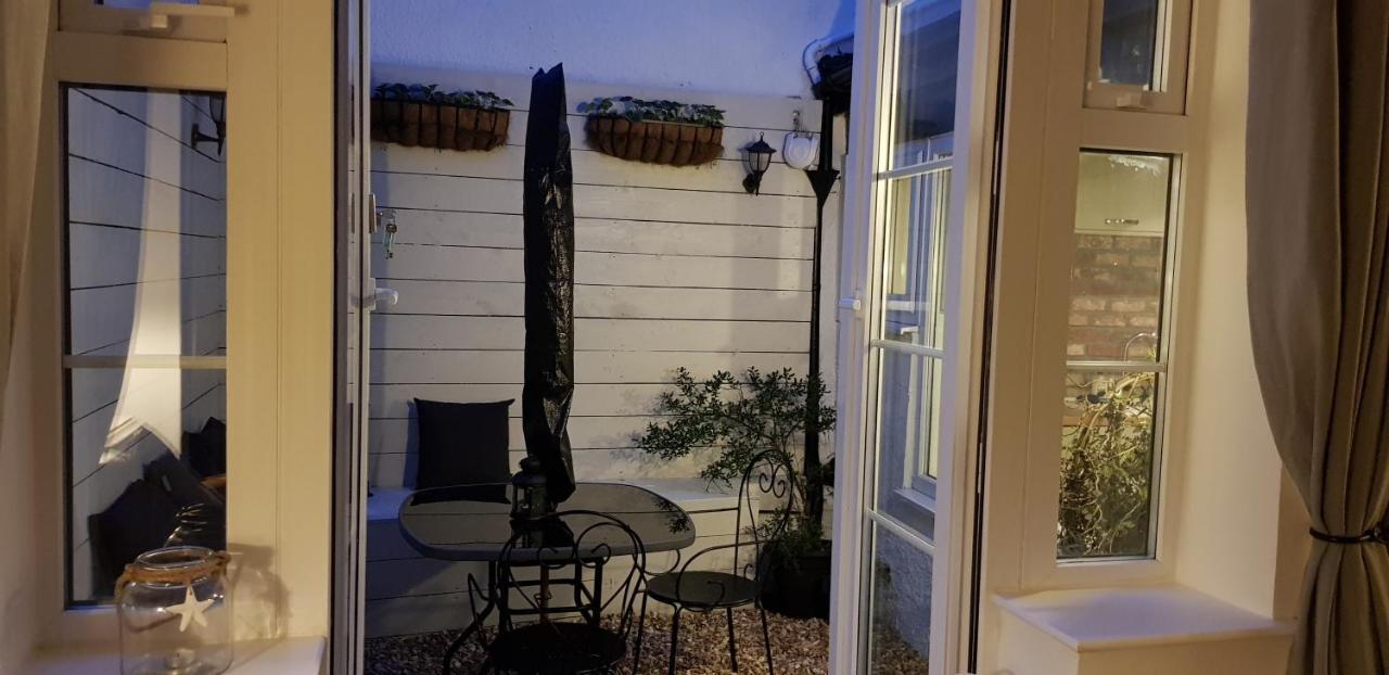 The Hideaway Villa Whitby Ngoại thất bức ảnh